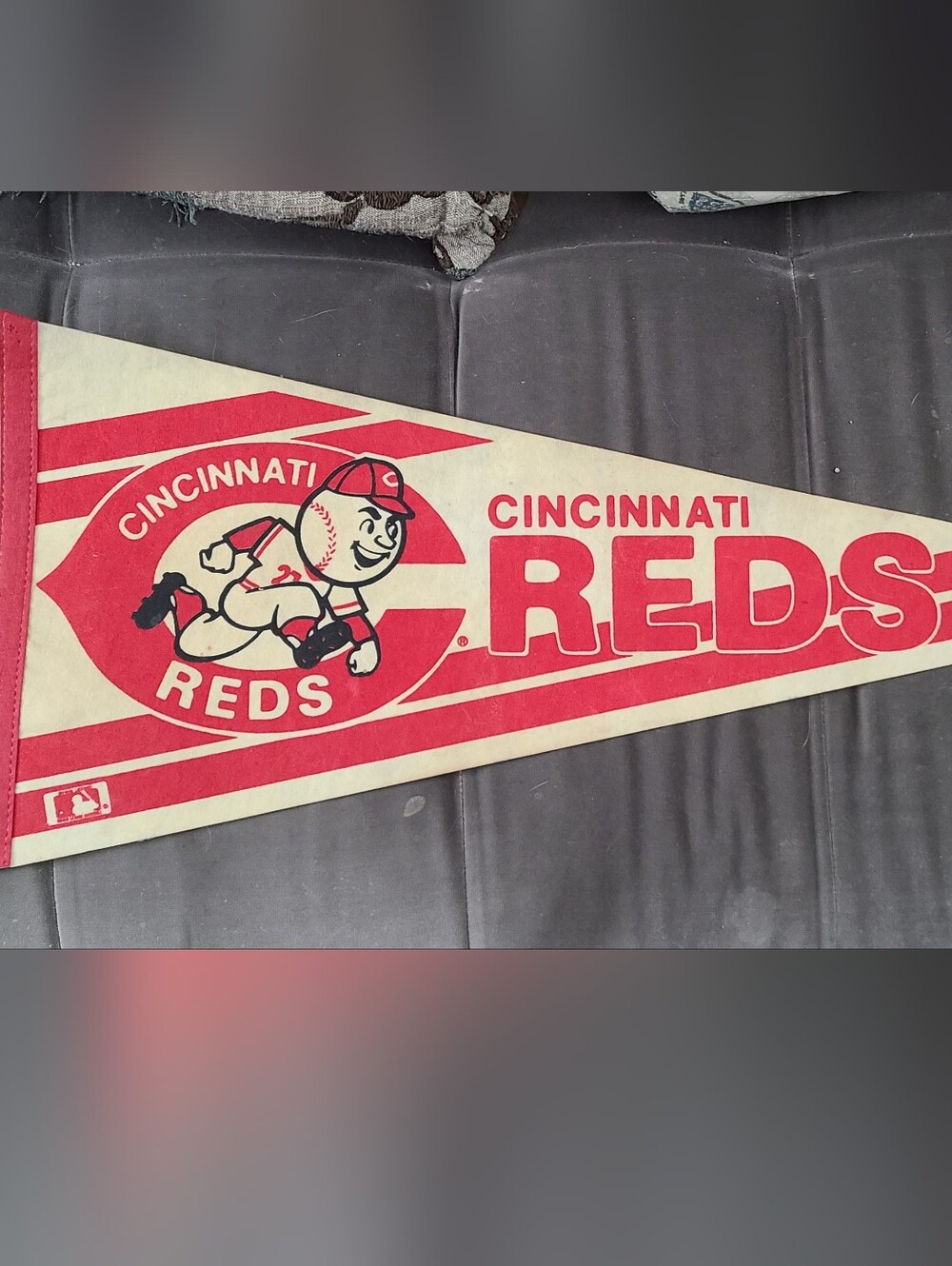 Vintage 1980s Cincinnati Reds Baseball Large Souvenir Felt Pennant